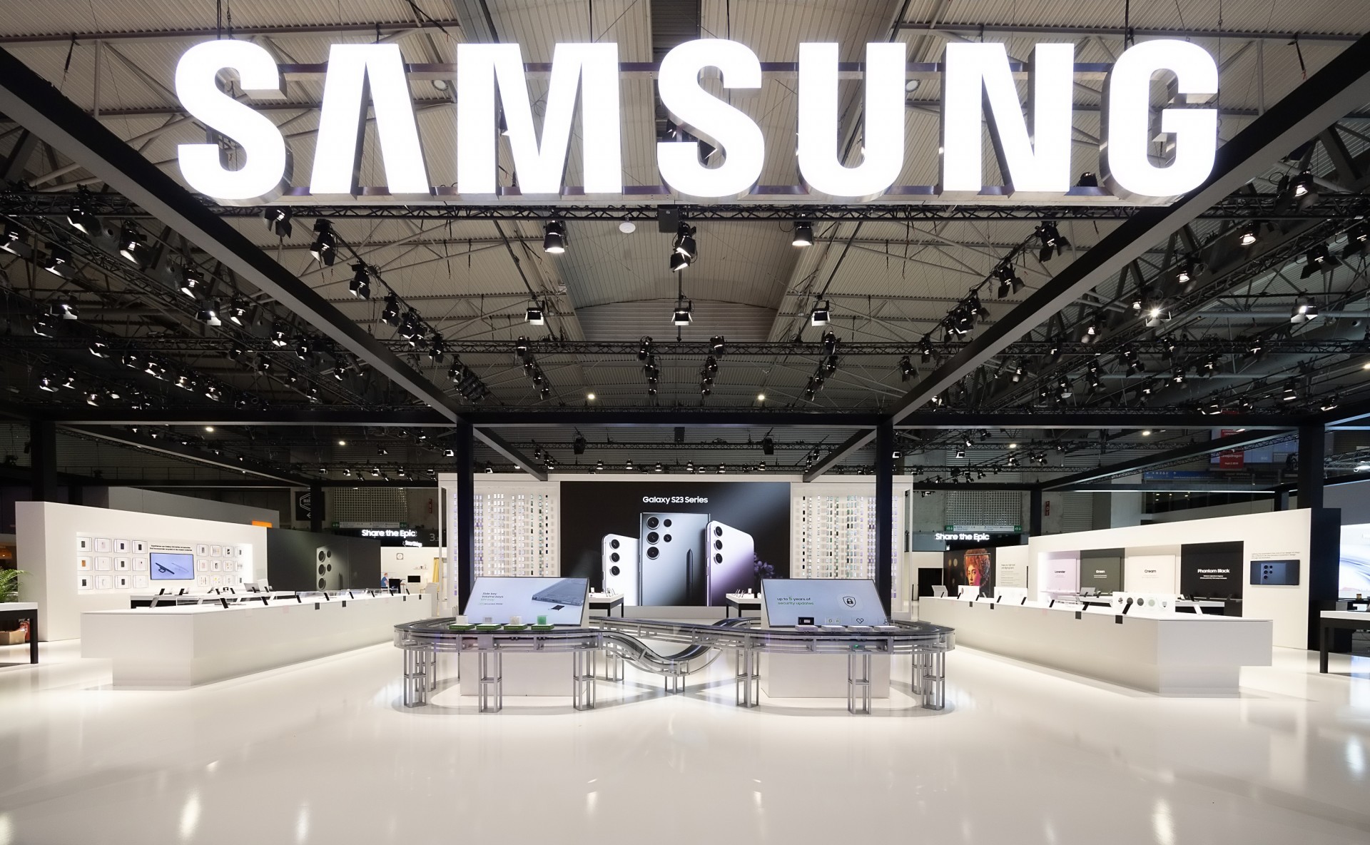 Samsung ги претставува најновите производи, услуги и иновации на Galaxy на MWC 2023 година