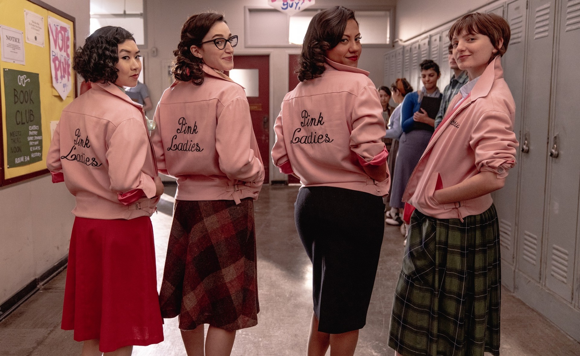 SkyShowtime го потврди датумот за премиера на серијата „Grease: Rise of the Pink Ladies“