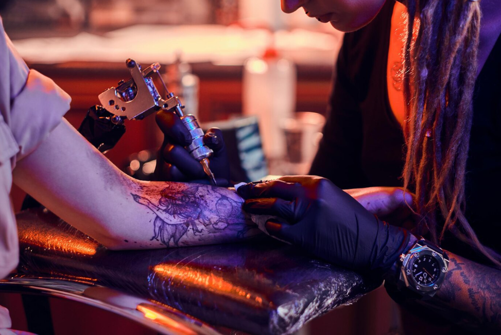 Што е ИН, а што е АУТ? Најубавите и најмодерни дизајни на тетоважи (и оние што треба да ги избегнувате) во 2024 година