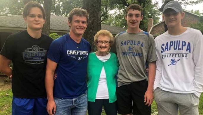 Браво: Четири храбри момчиња спасија 90-годишна соседка од запалена куќа