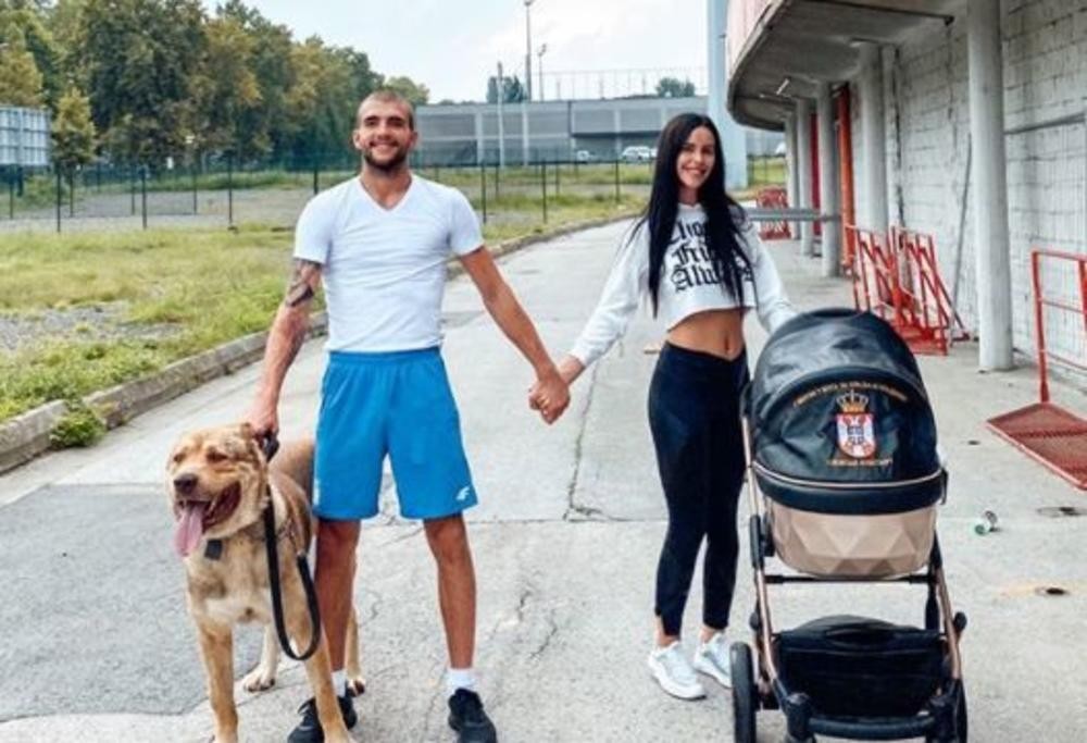 Богдана Ражнатовиќ непосредно пред породувањето го напушти семејниот дом со синовите:Од Вељко ни трага ни глас