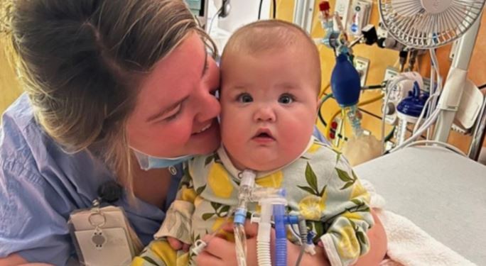 „Ја засакав како свое дете“: Медицинска сестра и нејзиниот сопруг го посвоиле бебето што го чувале во болница