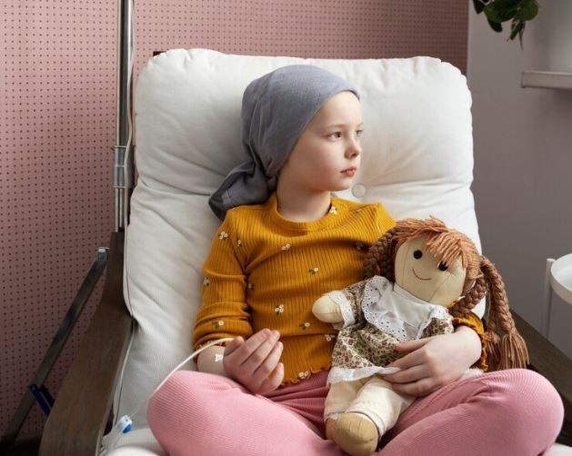 Има само 11 години и се бори со тумор од 26 см: Ајви херојски се соочува со ретка состојба