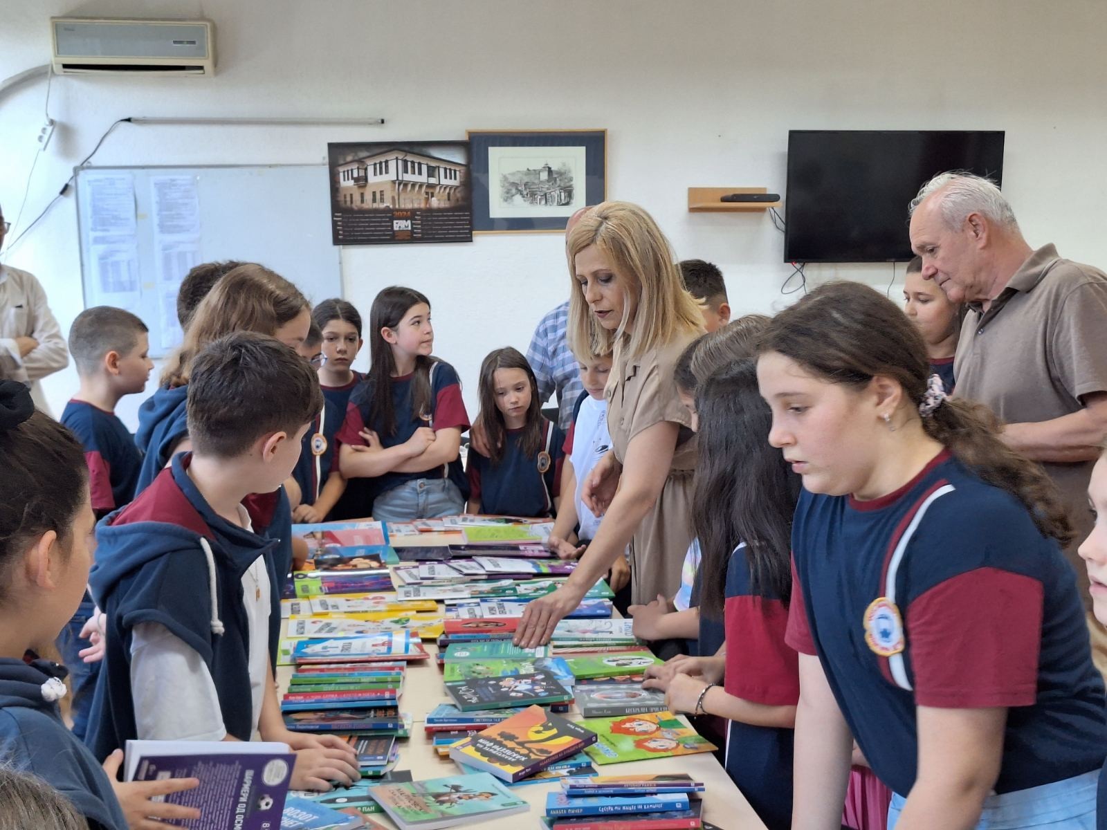 „Арс Ламина“ донираше 600 книги во основните училишта во Општина Штип