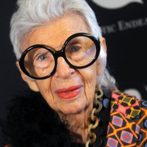 Најстарата манекенка на светот: Ајрис Апфел на 97 години ќе прошета на писта