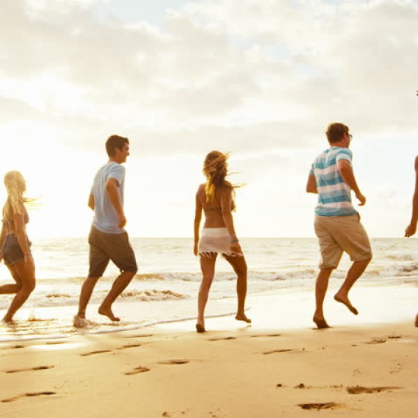 ТЕСТ: Со кој ќе се сончаш на песочните плажи ова лето?