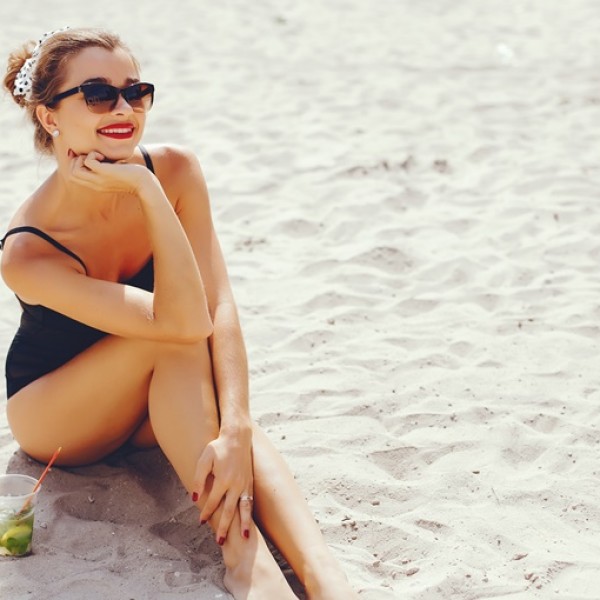 Преку лето се менуваат „мејк ап“ правилата: Како правилно да се нашминкате за на плажа?