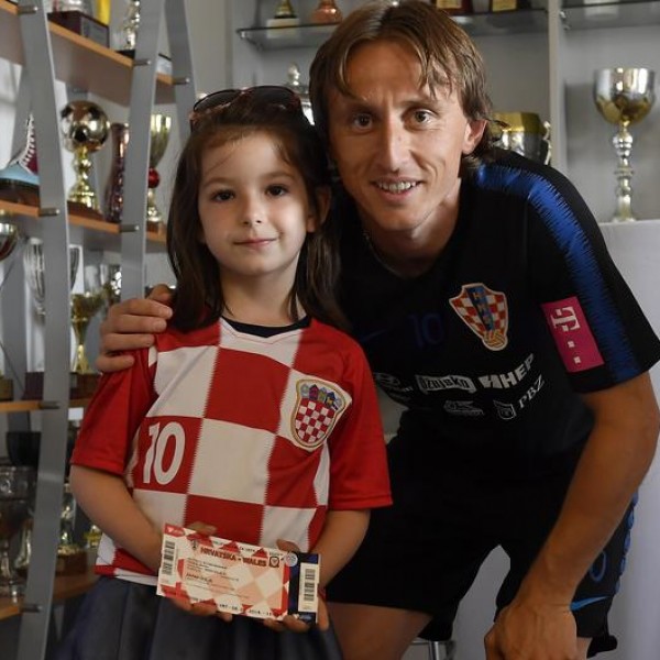 Храбрата 6 годишна Селена: Поради Лука Модриќ сонувам преубави работи!