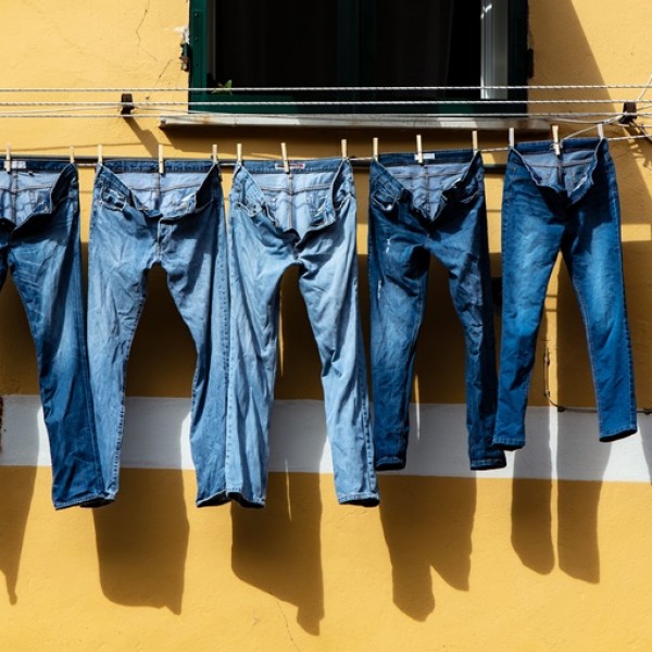 Можна ли е појава на здравствени проблеми, доколку фармерките не се перат редовно?