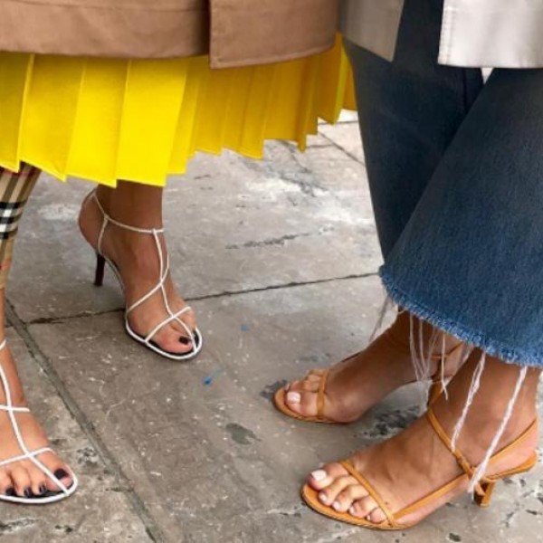 (ФОТО) Хит за оваа сезона: Големо враќање на сандалите од 90 - тите!