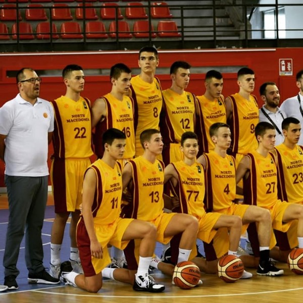 Во Бугарија победа без пораз, во Европа 12 - ти: Кошаркарите до 16 години покажаа како се игра баскет во Македонија