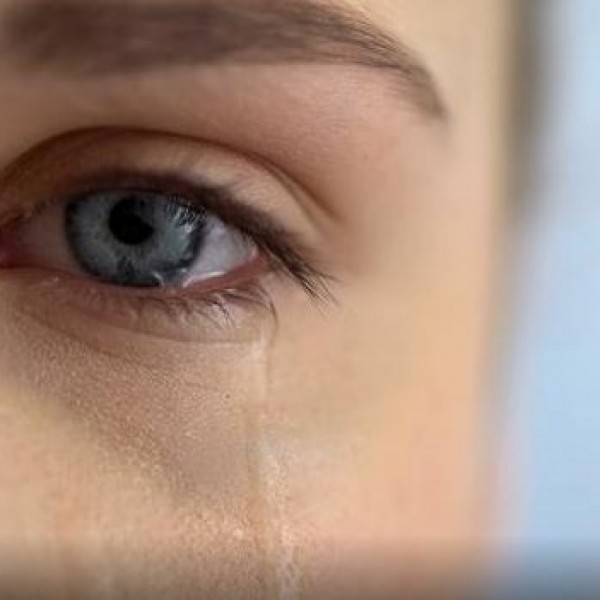 5 здравствени проблеми кои можеш да ги решиш со плачење