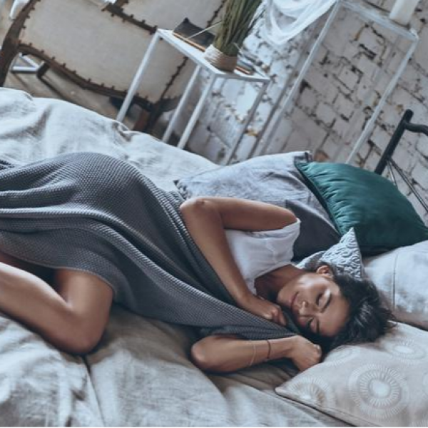 Едноставен трик кој ќе ти помогне да заспиеш за 60 секунди, можеби и помалку