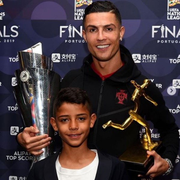 (ВИДЕО) Кристијано го измами и родениот син: Победата во игра ја славеше како гол во Лигата на шампионите