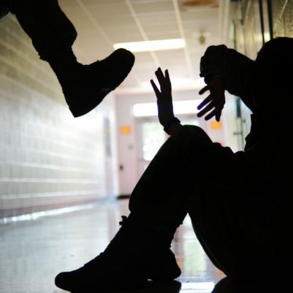 Мирните ученици трпат тортура на школо, надлежните со прст не мрдаат