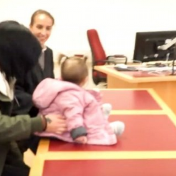 Девојче има само 8 месеци: Мила е на суд поради долг од 13.000 евра