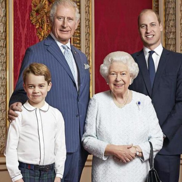 Нов портрет на кралското семејство: Целото внимание го украде Џорџ