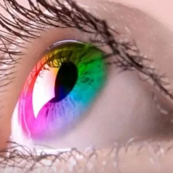 Како бојата на очите влијае на карактерот на луѓето?