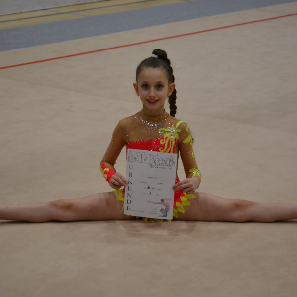 Златен медал за 9 - годишната гимнастичарката Ева Соколовска во Германија