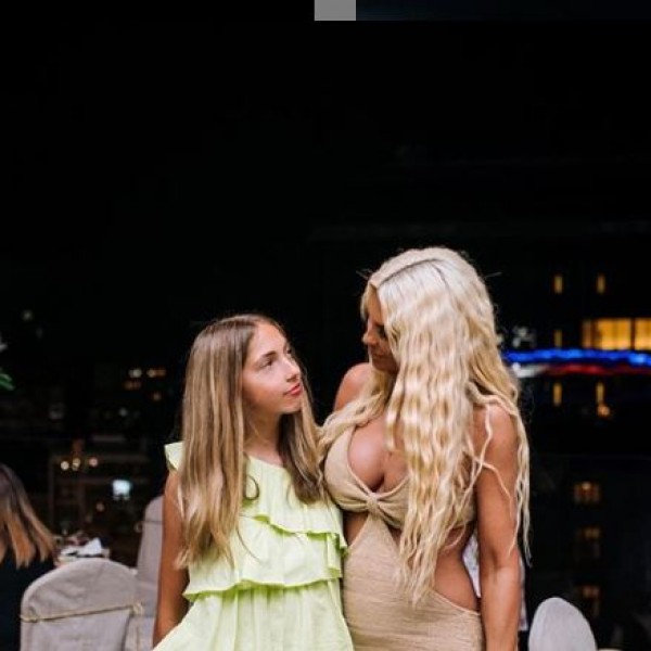 Јелена и Душко во Истанбул, а ќерка им ужива на Златибор: Атина воодушеви со новата фотка