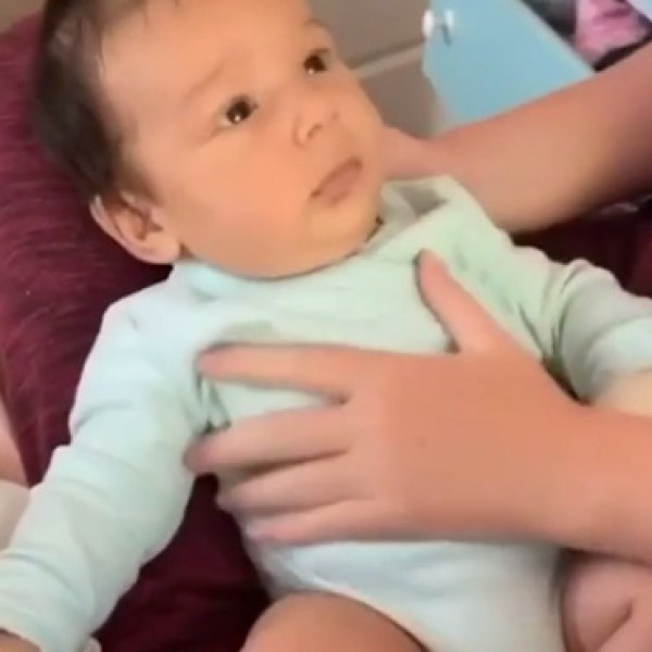 (ВИДЕО) Да се растопиш: Бебе старо 10 недели кажува „Те сакам“