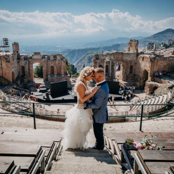 Повелете на Сицилија: Ќе им дадат 3000 е. на сите кои ќе се одлучат за брак- ПОНУДАТА ТРАЕ