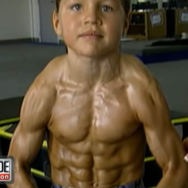 Имаше 8 години кога го воодушеви светот: Што прави денес најсилното момче на светот?