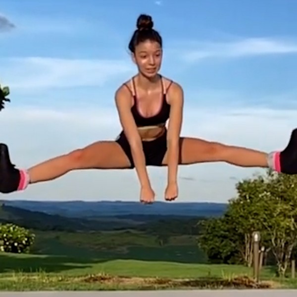 Јулија е гимнастичарка на роншули: Погледнете како прави шпага во воздух и тоа додека се движи