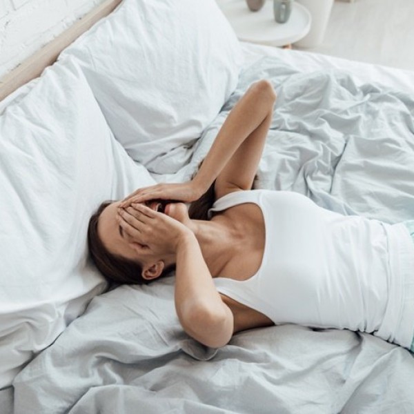 Се чувствуваш лошо и вознемирено наутро и едвај стануваш од кревет: 5 мали нешта кои ќе ти помогнат
