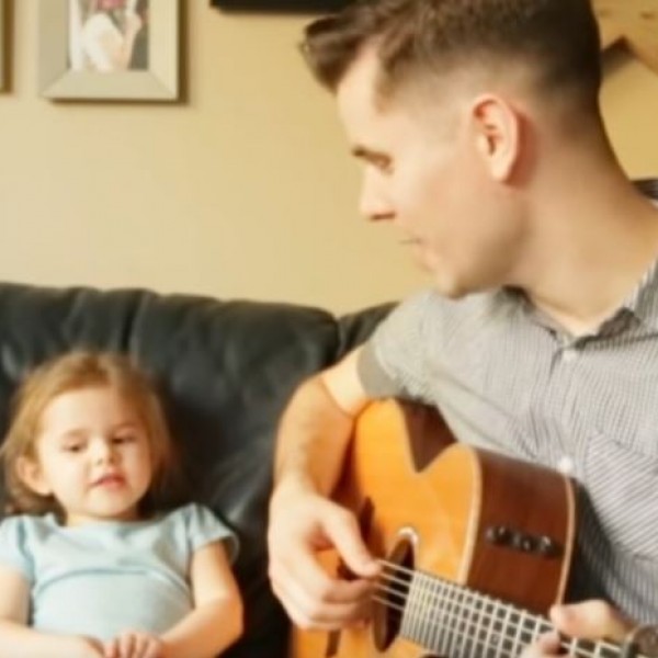 Преслатка: Четиригодишно девојче освои милиони со своите неверојатни вештини за пеење