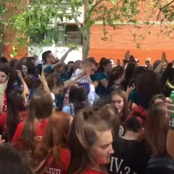 Време е за матура: Средношколците од Србија добија матурска забава на отворено