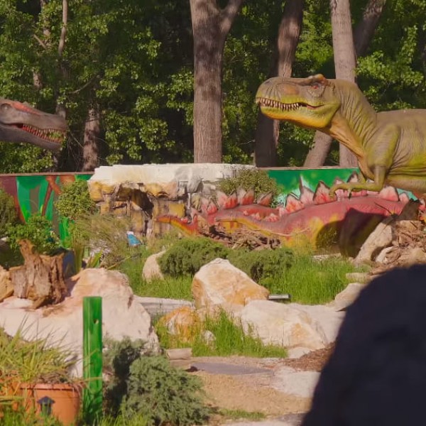 Со 41 диносаурус, од кои дел се движат и испуштаат звуци: Утре се отвора Дино Парк Скопје