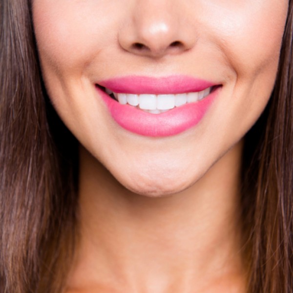Рецепт за избелување на заби од 3 намирници: Дури и стоматолизите велат дека ова е во ред