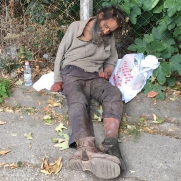 Жално: Почина бездомникот за кој дуото ДНК понудија да го покријат лекувањето