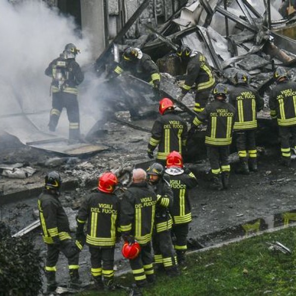 Во авиoнска несреќа загина романскиот милијардер, сопругата и синот: Авионот се сруши во зграда