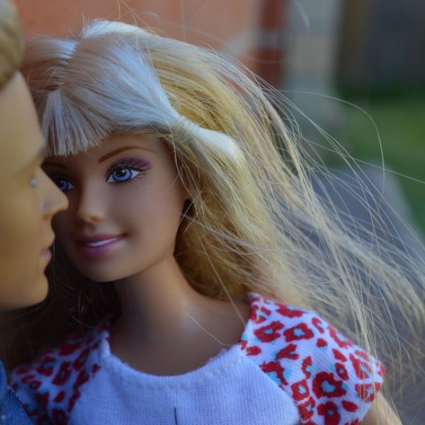 Ќе се снима филм за Барби: Ќе глуми холивудска убавица, а нема да ви се верува кој ќе го игра Кен