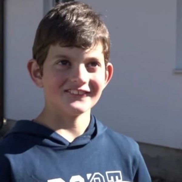 Тажната судбина на малиот Драгослав минатата година го расплака Балканот: Сега стана најсреќното момче на светот, се всели во нов дом