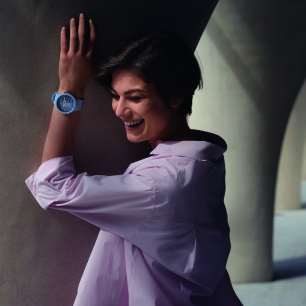 Часовник на неделата: BIOCERAMIC C-Blue на Swatch за уживање во иднината