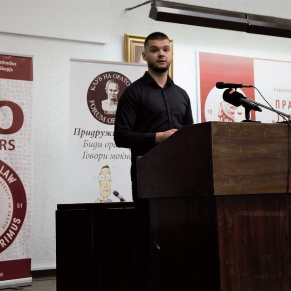 „Младите сакаат само да избегнат долго чекање низ ходниците на бугарската амбасада“: Марио Јаневски „За европЦките вредности“