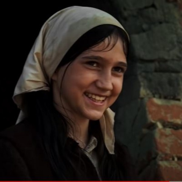 Како живее денес ѕвездата од „Дара од Јасеновац“, девојката која го расплака Балканот: Чува стока, работи на нива и си ја исполнила најголемата желба