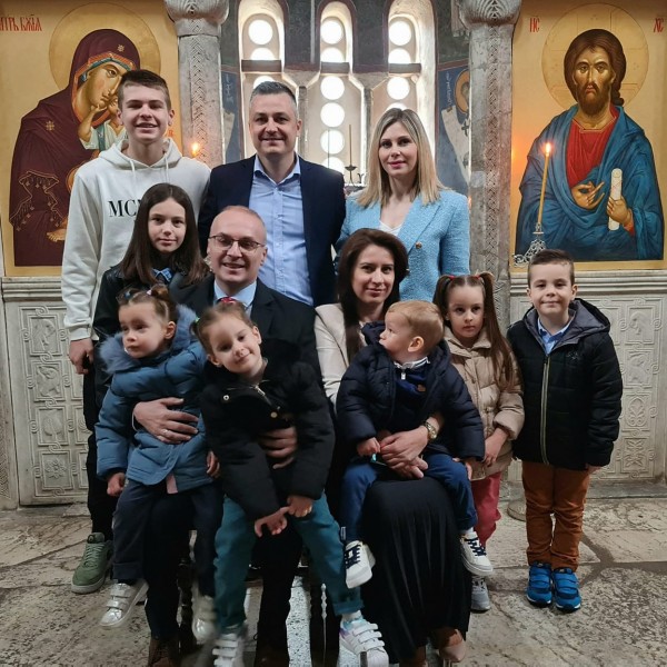 Синот на пратеникот Антонио полни две години: Семејството на Милошоски денес слави роденден и крштевка (ФОТО)