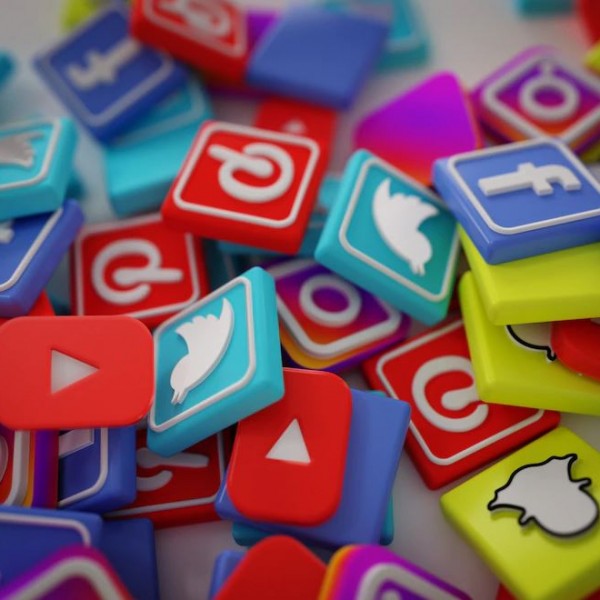 Фејсбук и Твитер имаат нова грижа: Snapchat расте побрзо од двете апликации
