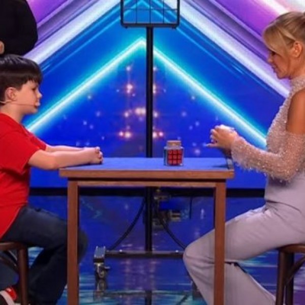 Момчето е без конкуренција: Сите се шокирале - дали сте виделе подобар магионичарски трик? (ВИДЕО)