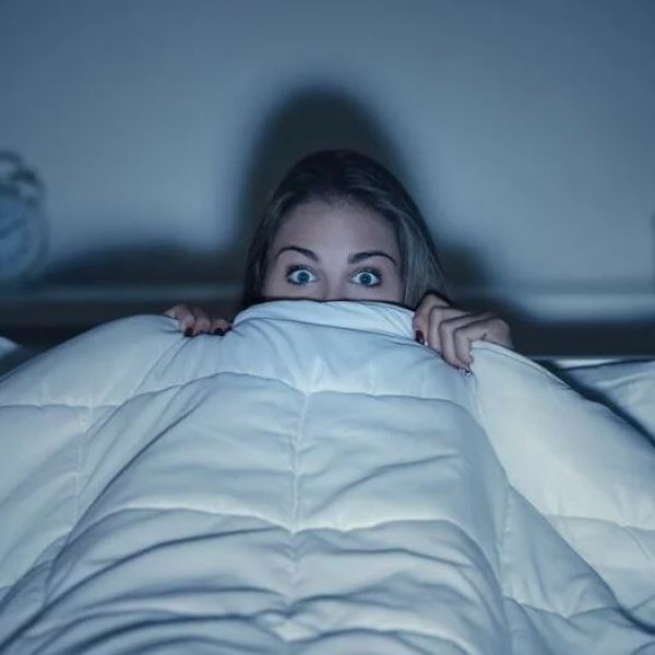 Се плашиш по гледањето хорор филмови? Со овие 9 совети ќе заспиеш без никаков страв