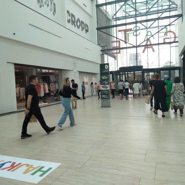 Посетителите едвај го дочекаа повторното отворање на Ист Гејт Мол