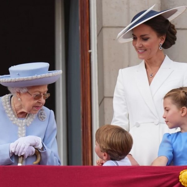 Кејт откри што кажал принцот Луис за прабаба му, кралицата Елизабета II: Најмалиот син на принцезата ги разнежни сите