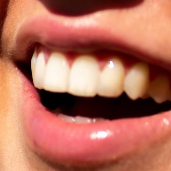 Ви мириса устата и по миењето на забите? Лошиот здив се појавува поради овие 6 причини