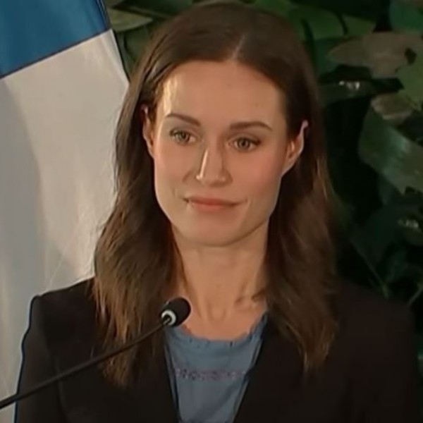 Финската премиерка Сана Марин пораснала во лезбејски брак