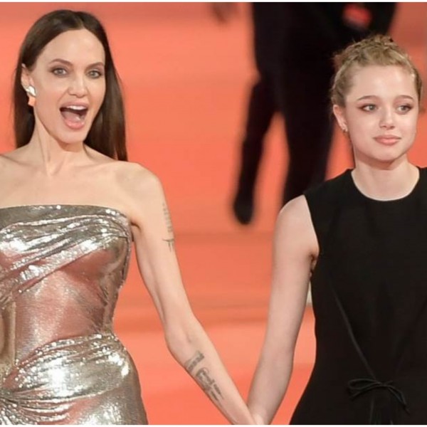 Ќерката на Анџелина Џоли и Бред Пит збунува со изгледот: Долгата кратка коса ја замени со кратка фризура