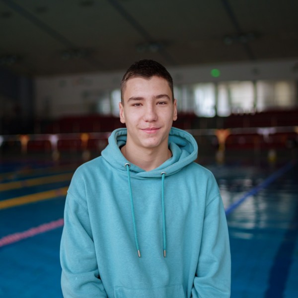 ВИДЕО: 14-годишниот пливач со 5 национални рекорди Димитар Бошнаков за својата мотивирачка приказна